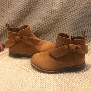 Baby gap short boots with bow